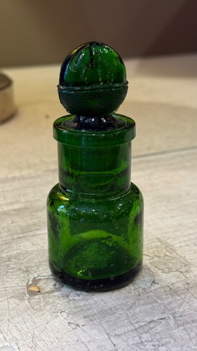 Victorian emerald green - emerald,